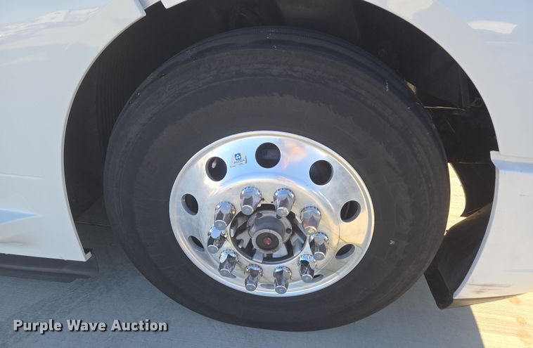 image for item DT7050 2020 Volvo VNL860 semi truck