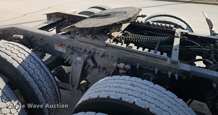 image for item DT7615 2015 Freightliner Cascadia semi truck