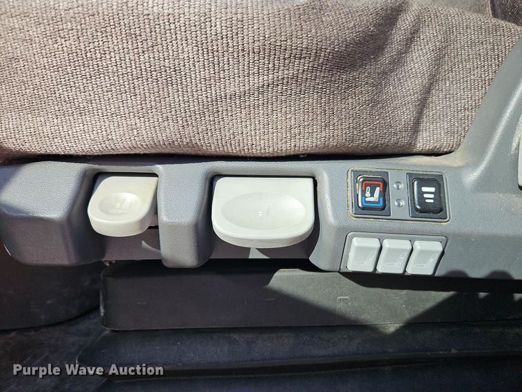 image for item DT7615 2015 Freightliner Cascadia semi truck