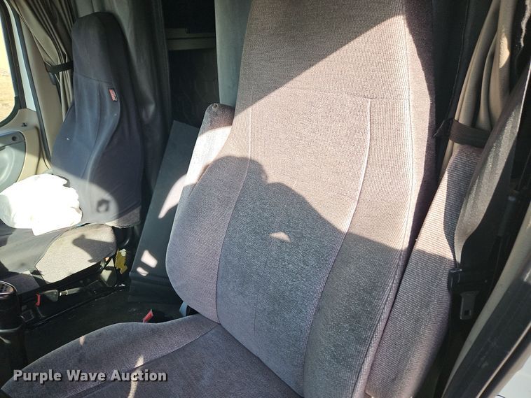 image for item DT7615 2015 Freightliner Cascadia semi truck