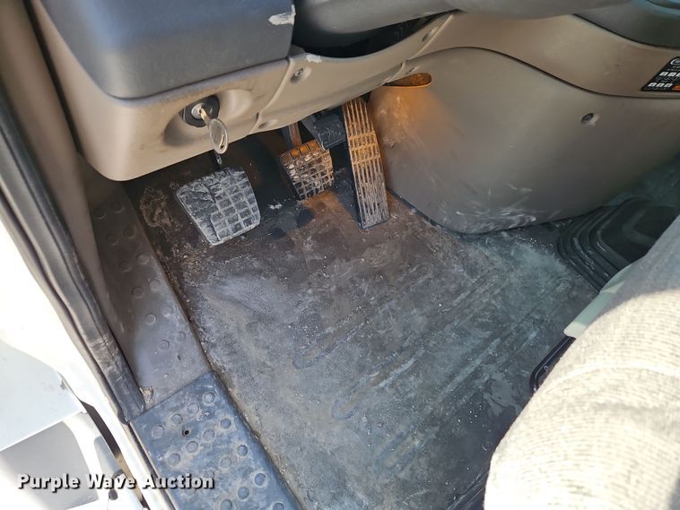 image for item DT7615 2015 Freightliner Cascadia semi truck