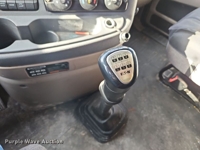 image for item DT7615 2015 Freightliner Cascadia semi truck