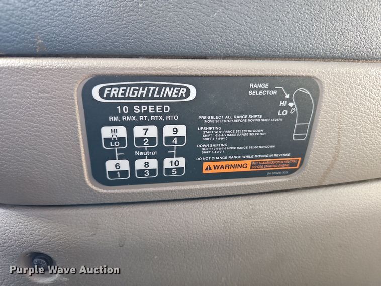 image for item DT7615 2015 Freightliner Cascadia semi truck