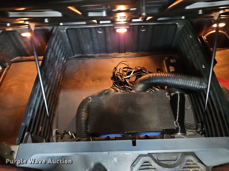 image for item DT7615 2015 Freightliner Cascadia semi truck