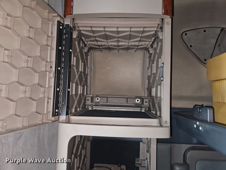 image for item DT7615 2015 Freightliner Cascadia semi truck