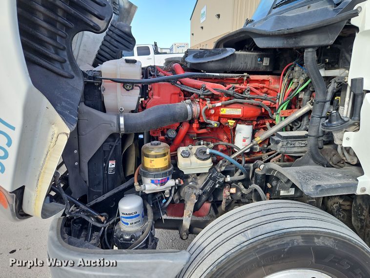 image for item DT7615 2015 Freightliner Cascadia semi truck