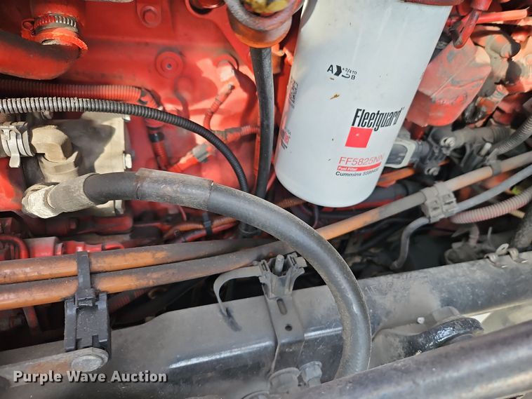 image for item DT7615 2015 Freightliner Cascadia semi truck