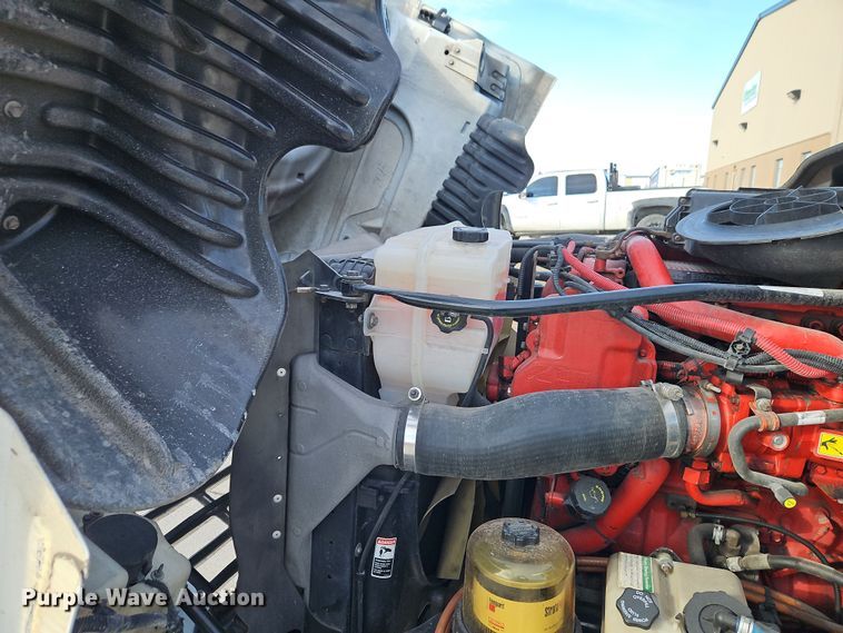 image for item DT7615 2015 Freightliner Cascadia semi truck