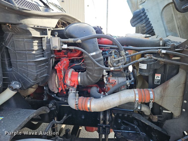 image for item DT7615 2015 Freightliner Cascadia semi truck