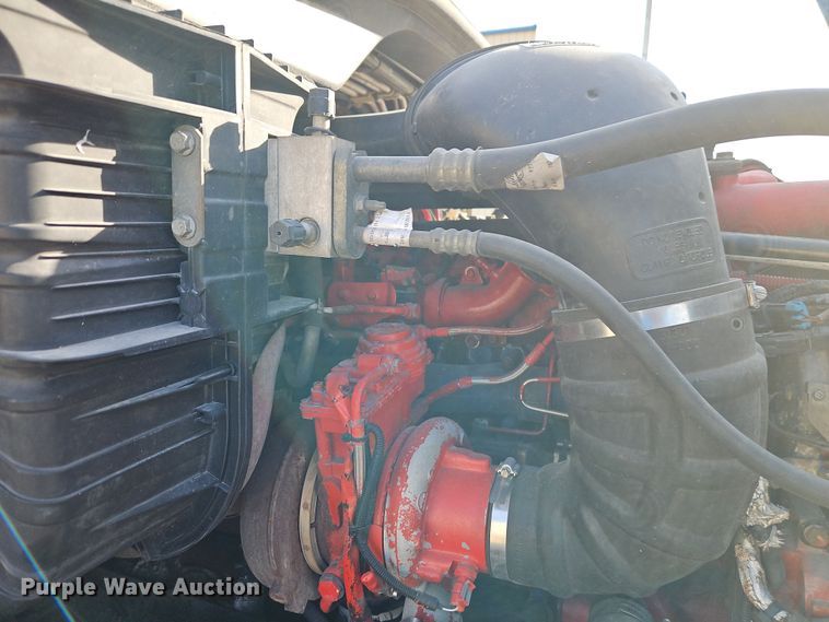 image for item DT7615 2015 Freightliner Cascadia semi truck