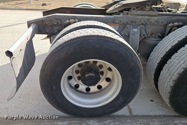 image for item DT7615 2015 Freightliner Cascadia semi truck