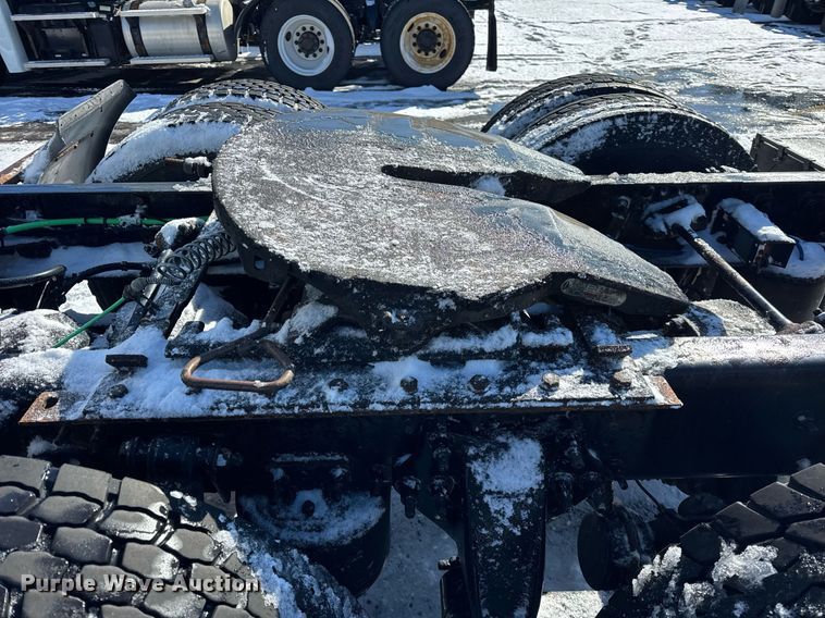 image for item DU3298 2018 Freightliner Cascadia 125 semi truck