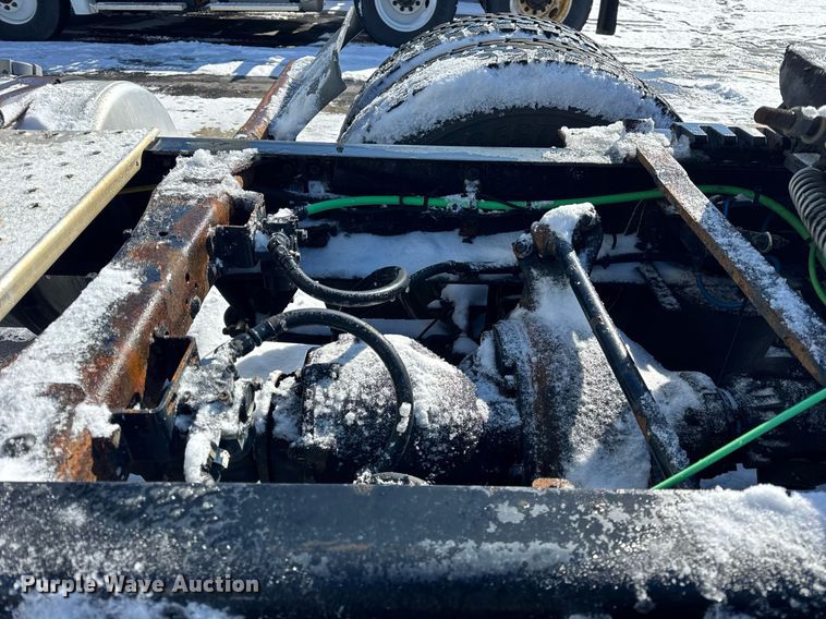 image for item DU3298 2018 Freightliner Cascadia 125 semi truck