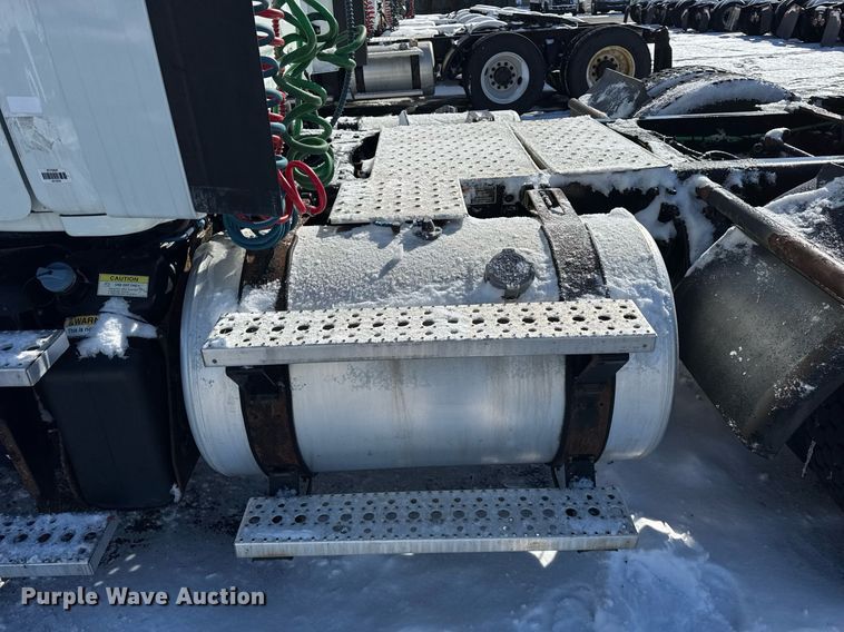 image for item DU3298 2018 Freightliner Cascadia 125 semi truck