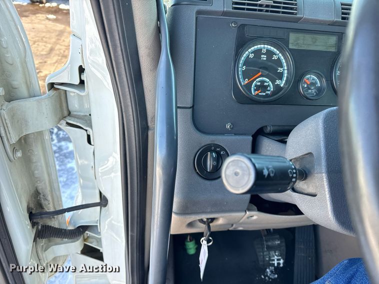 image for item DU3298 2018 Freightliner Cascadia 125 semi truck