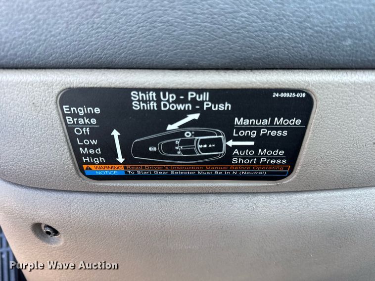 image for item DU3298 2018 Freightliner Cascadia 125 semi truck