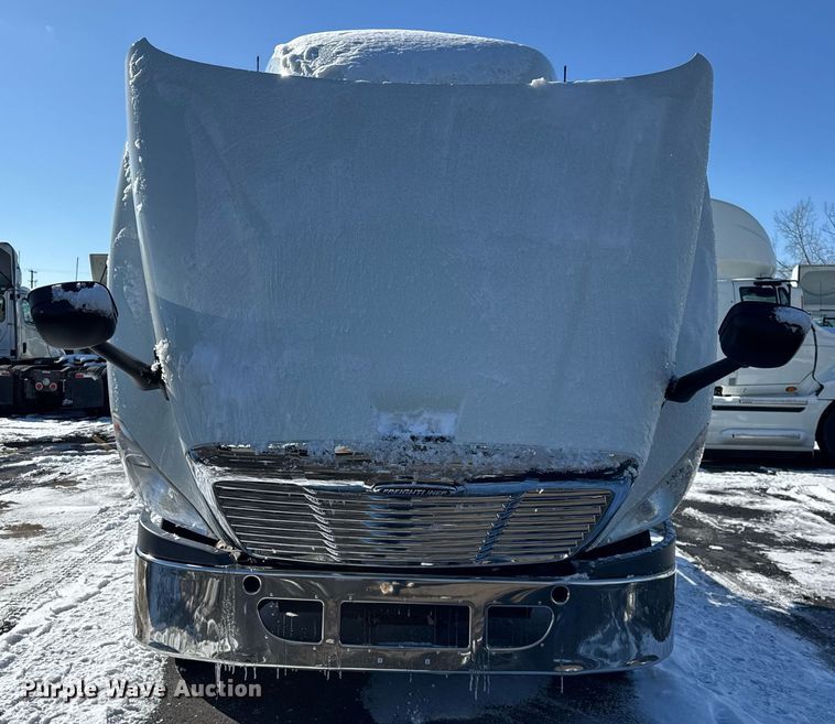 image for item DU3298 2018 Freightliner Cascadia 125 semi truck