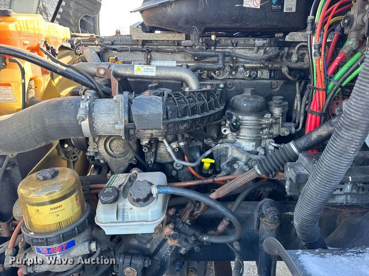 image for item DU3298 2018 Freightliner Cascadia 125 semi truck