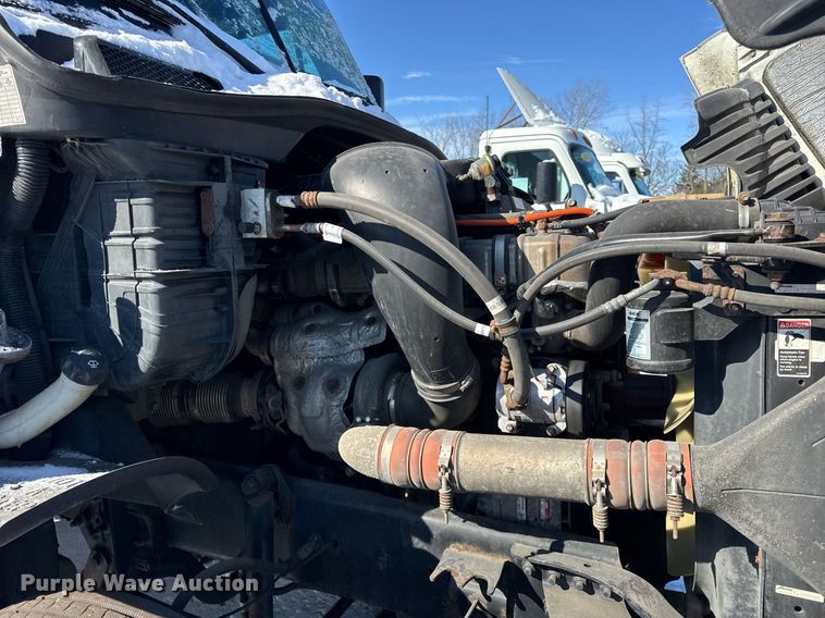 image for item DU3298 2018 Freightliner Cascadia 125 semi truck