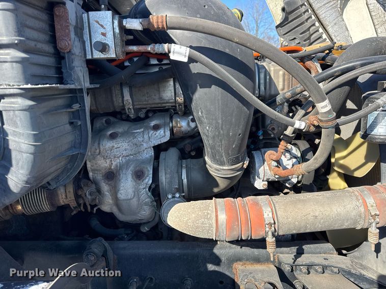 image for item DU3298 2018 Freightliner Cascadia 125 semi truck