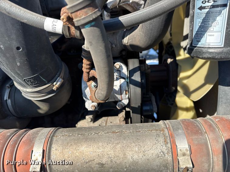 image for item DU3298 2018 Freightliner Cascadia 125 semi truck