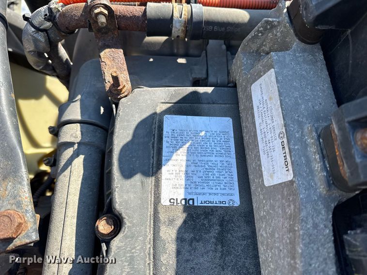 image for item DU3298 2018 Freightliner Cascadia 125 semi truck