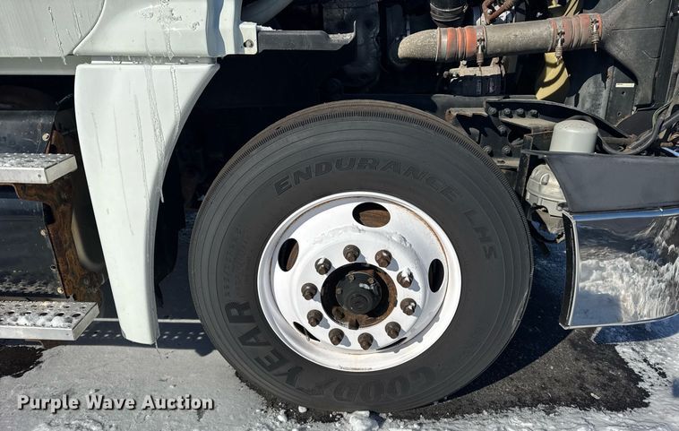 image for item DU3298 2018 Freightliner Cascadia 125 semi truck