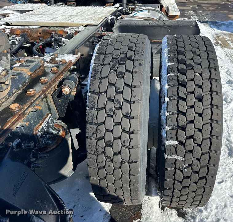 image for item DU3298 2018 Freightliner Cascadia 125 semi truck