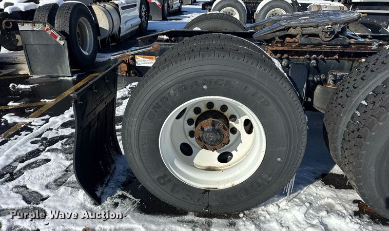 image for item DU3298 2018 Freightliner Cascadia 125 semi truck