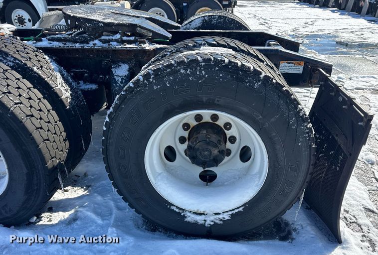 image for item DU3298 2018 Freightliner Cascadia 125 semi truck