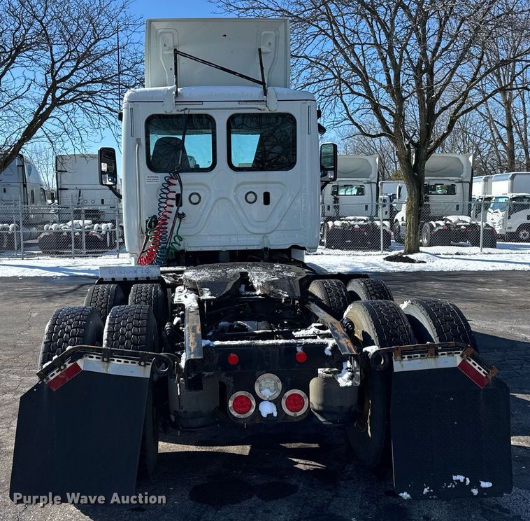 image for item DU3299 2018 Freightliner Cascadia 125 semi truck