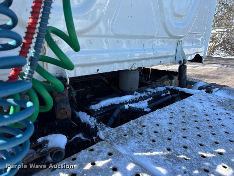 image for item DU3299 2018 Freightliner Cascadia 125 semi truck