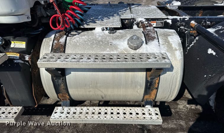 image for item DU3299 2018 Freightliner Cascadia 125 semi truck