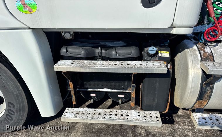 image for item DU3299 2018 Freightliner Cascadia 125 semi truck