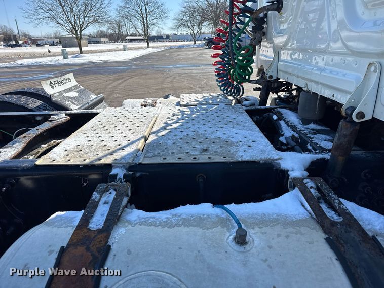 image for item DU3299 2018 Freightliner Cascadia 125 semi truck