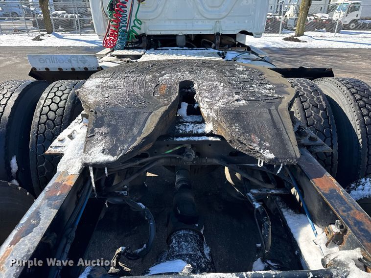 image for item DU3299 2018 Freightliner Cascadia 125 semi truck