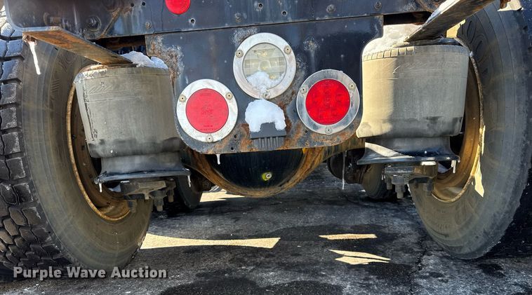 image for item DU3299 2018 Freightliner Cascadia 125 semi truck