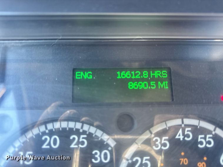 image for item DU3299 2018 Freightliner Cascadia 125 semi truck