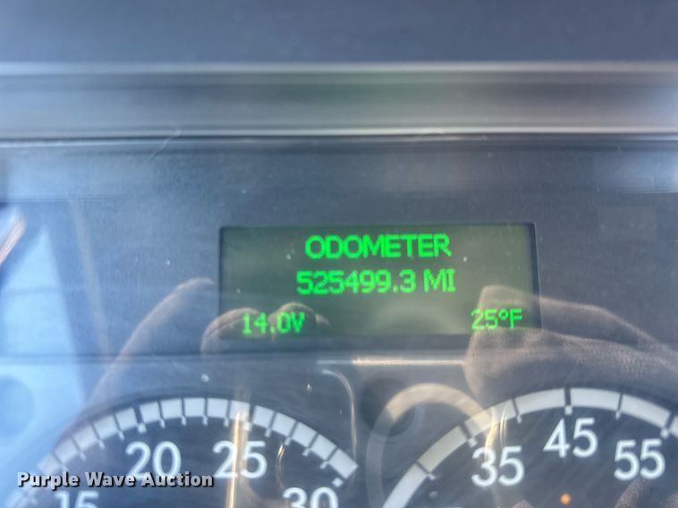 image for item DU3299 2018 Freightliner Cascadia 125 semi truck