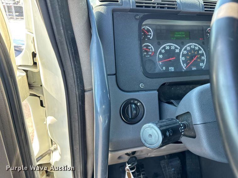 image for item DU3299 2018 Freightliner Cascadia 125 semi truck