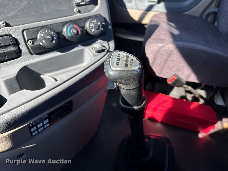 image for item DU3299 2018 Freightliner Cascadia 125 semi truck