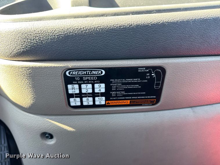 image for item DU3299 2018 Freightliner Cascadia 125 semi truck