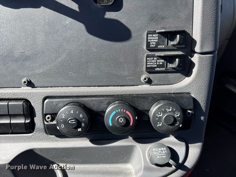 image for item DU3299 2018 Freightliner Cascadia 125 semi truck