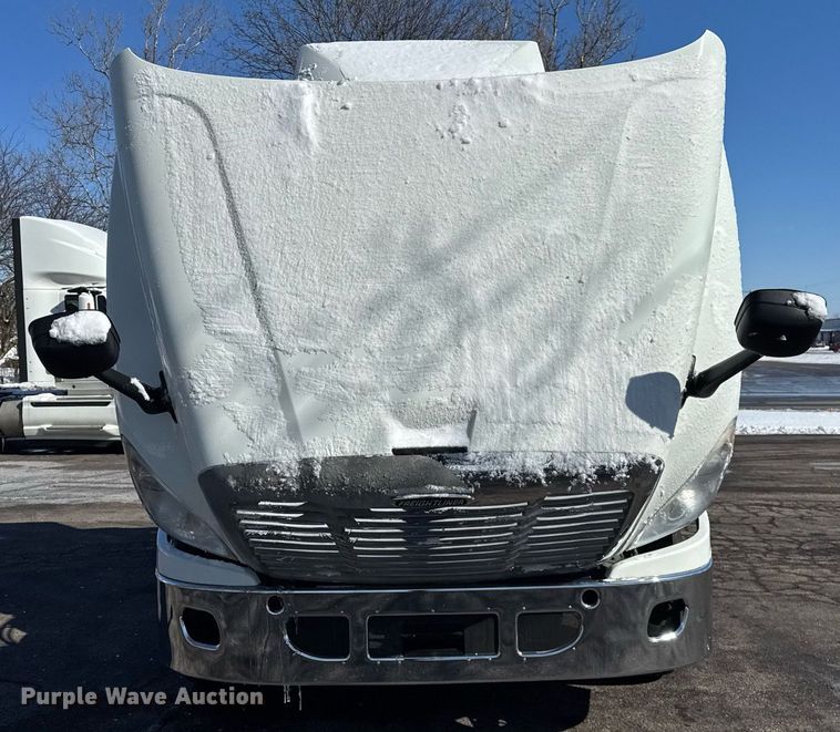 image for item DU3299 2018 Freightliner Cascadia 125 semi truck