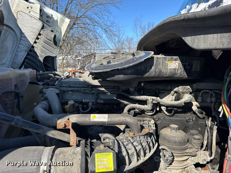 image for item DU3299 2018 Freightliner Cascadia 125 semi truck