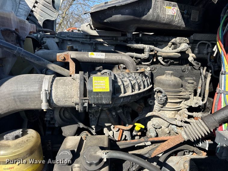 image for item DU3299 2018 Freightliner Cascadia 125 semi truck