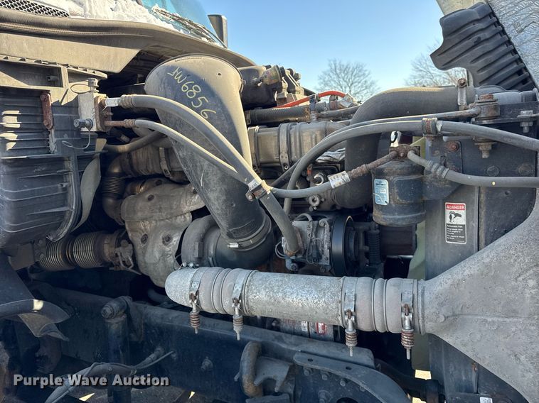 image for item DU3299 2018 Freightliner Cascadia 125 semi truck