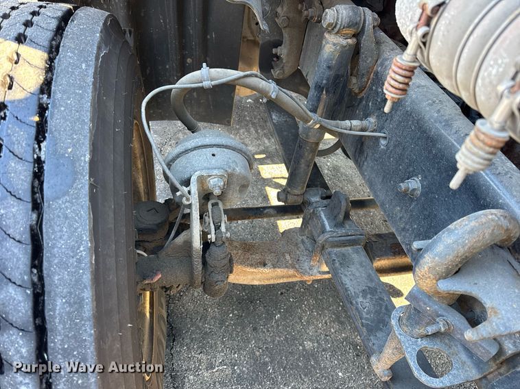 image for item DU3299 2018 Freightliner Cascadia 125 semi truck