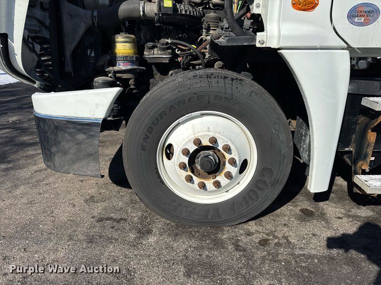 image for item DU3299 2018 Freightliner Cascadia 125 semi truck