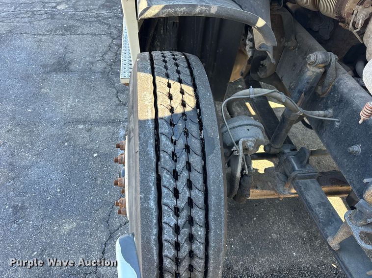 image for item DU3299 2018 Freightliner Cascadia 125 semi truck